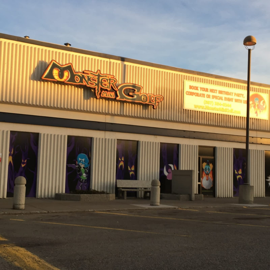 Mini Golf &amp; Arcade Party (10 kids + Party Room) at MONSTER MINI GOLF